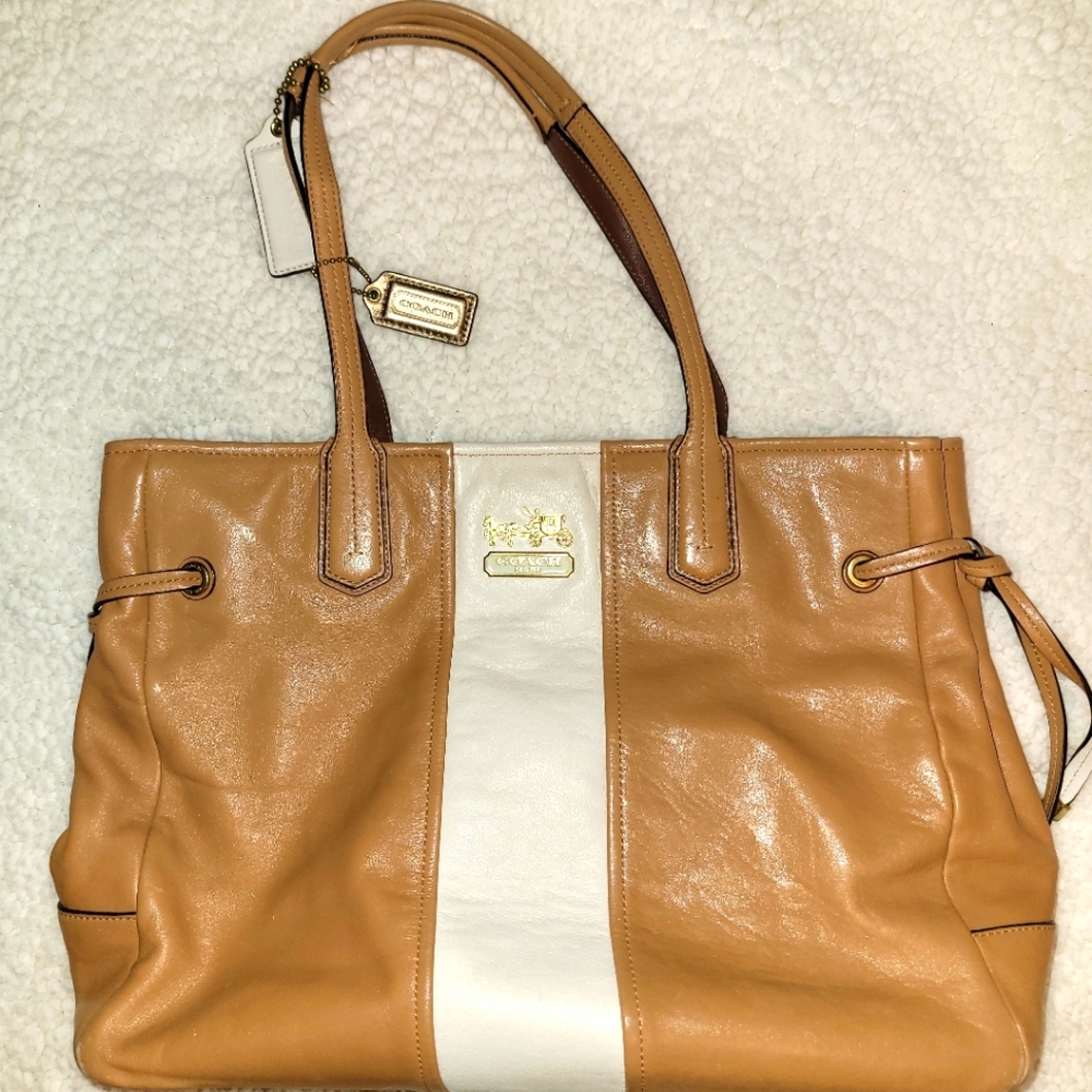 Coach dual-color tote